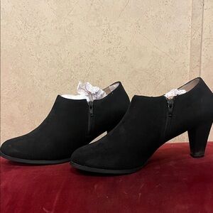 Elegant Black Women's Heeled Shoes